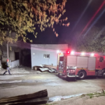 incendio-en-deposito-de-productos-de-santeria-en-montevideo-dejo-a-un-hombre-en-cti-con-graves-quemaduras
