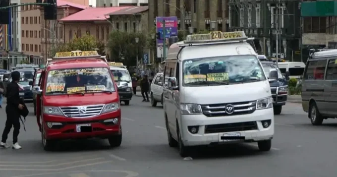 en-la-paz-2-federaciones-no-acataran-el-paro-del-transporte 