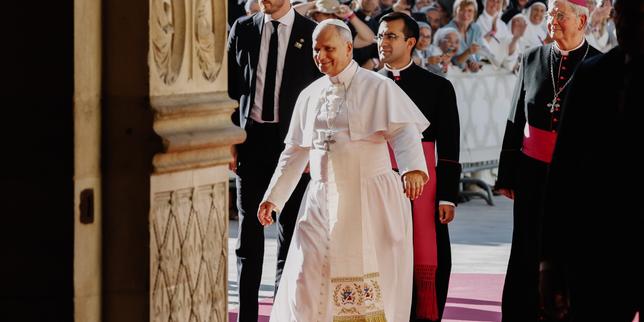« pas-un-refuge-dans-lequel-on-se-replierait-pour-se-proteger-de-son-epoque » :-a-notre-dame-de-paris,-leon-xiv-defend-une-eglise-ouverte-au-monde