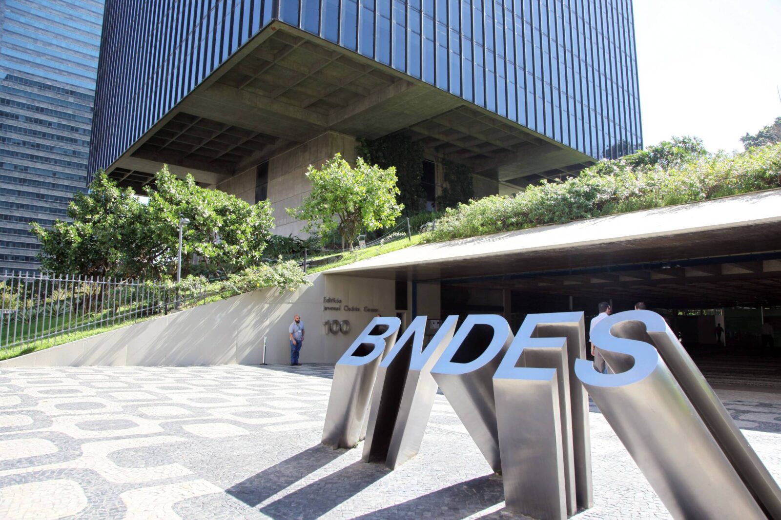 bndes-e-finep-aprovam-r$-104,4-bilhoes-para-inovacao-na-industria