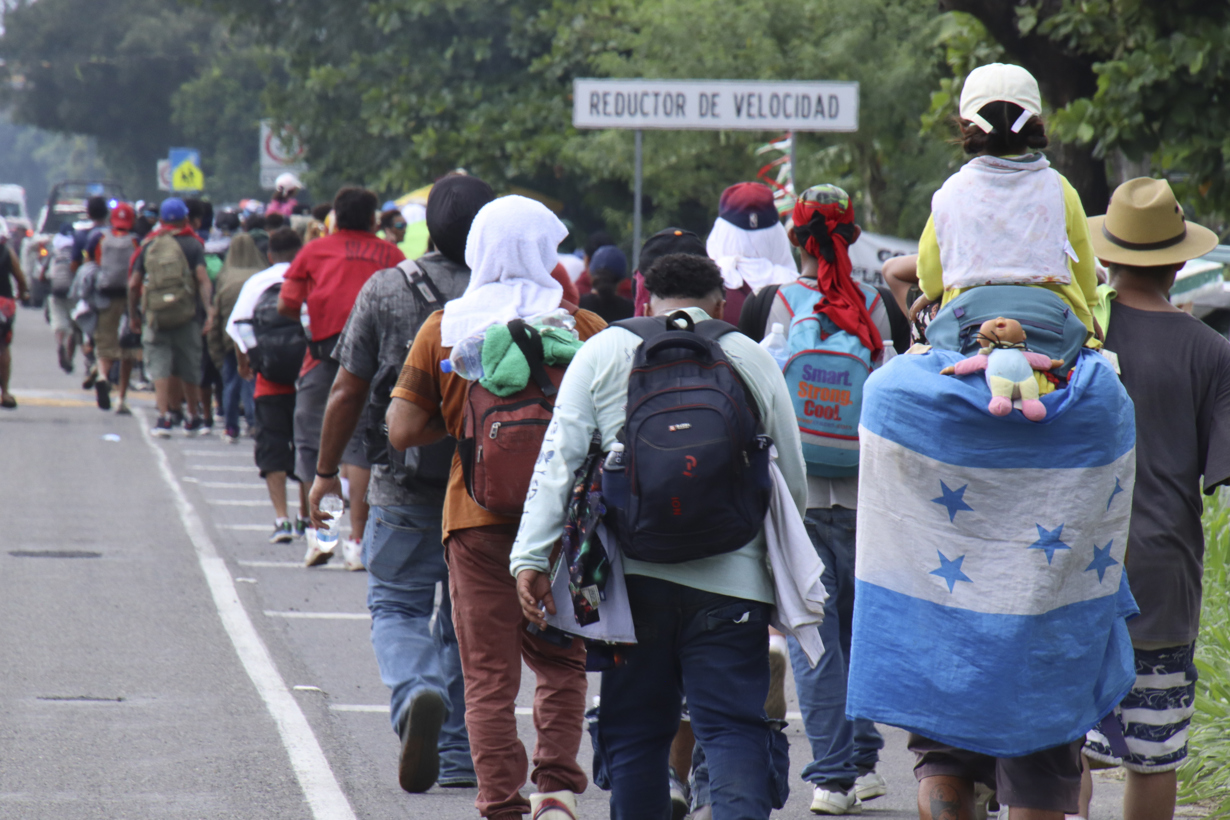 migrantes-hondurenos-cruzan-guatemala-y-llegan-a-mexico-en-caravana-rumbo-al-norte