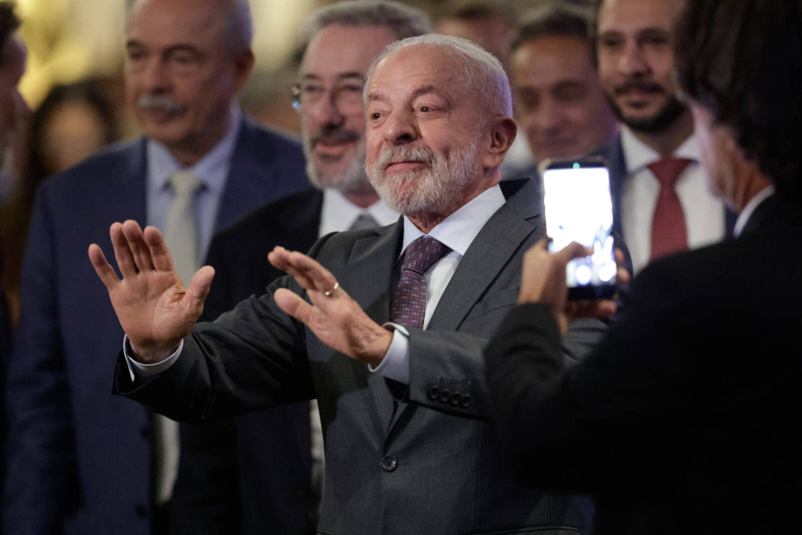 a-empresarios,-lula-diz-que-estabilidade-fiscal-e-obrigatoria-e-defende-reforma-do-judiciario