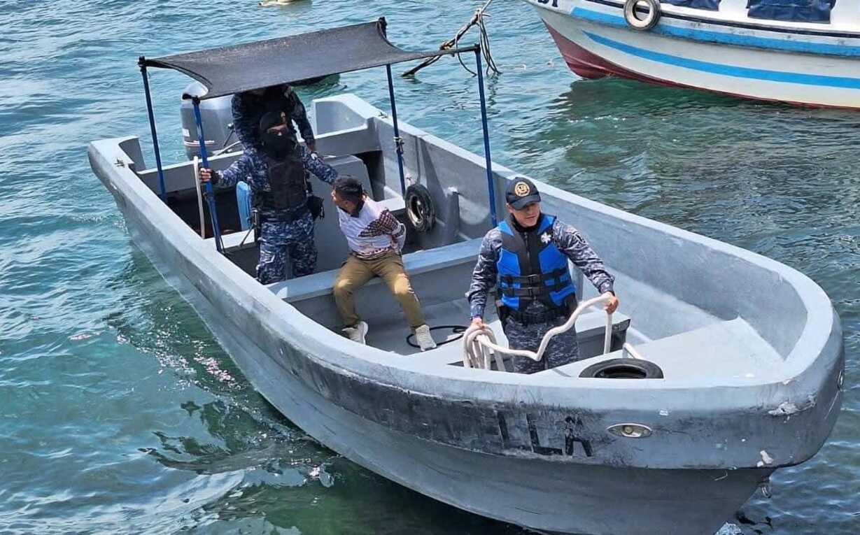 capturan-a-piloto-senalado-de-conducir-ebrio-una-lancha-en-atitlan