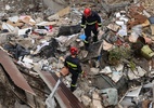 explosao-destroi-predio-em-atenas,-deixa-1-morto-e-ao-menos-5-desaparecidos