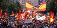 a-madrid,-des-dizaines-de-milliers-de personnes-ont-manifeste-contre-la-gestion-de la crise-migratoire-a ceuta