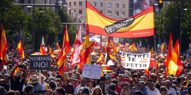 a-madrid,-des-dizaines-de-milliers-de personnes-ont-manifeste-contre-la-gestion-de la crise-migratoire-a ceuta