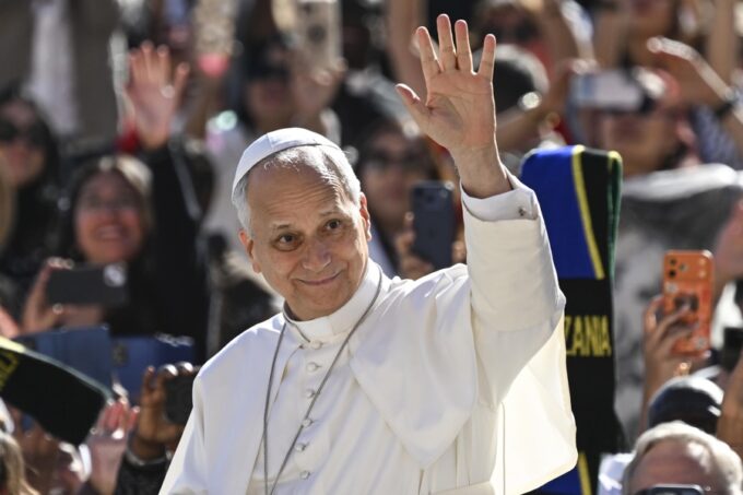 entre-jovenes-y-oraciones:-los-momentos-destacados-de-la-visita-del-papa-leon-xiv-a-francia