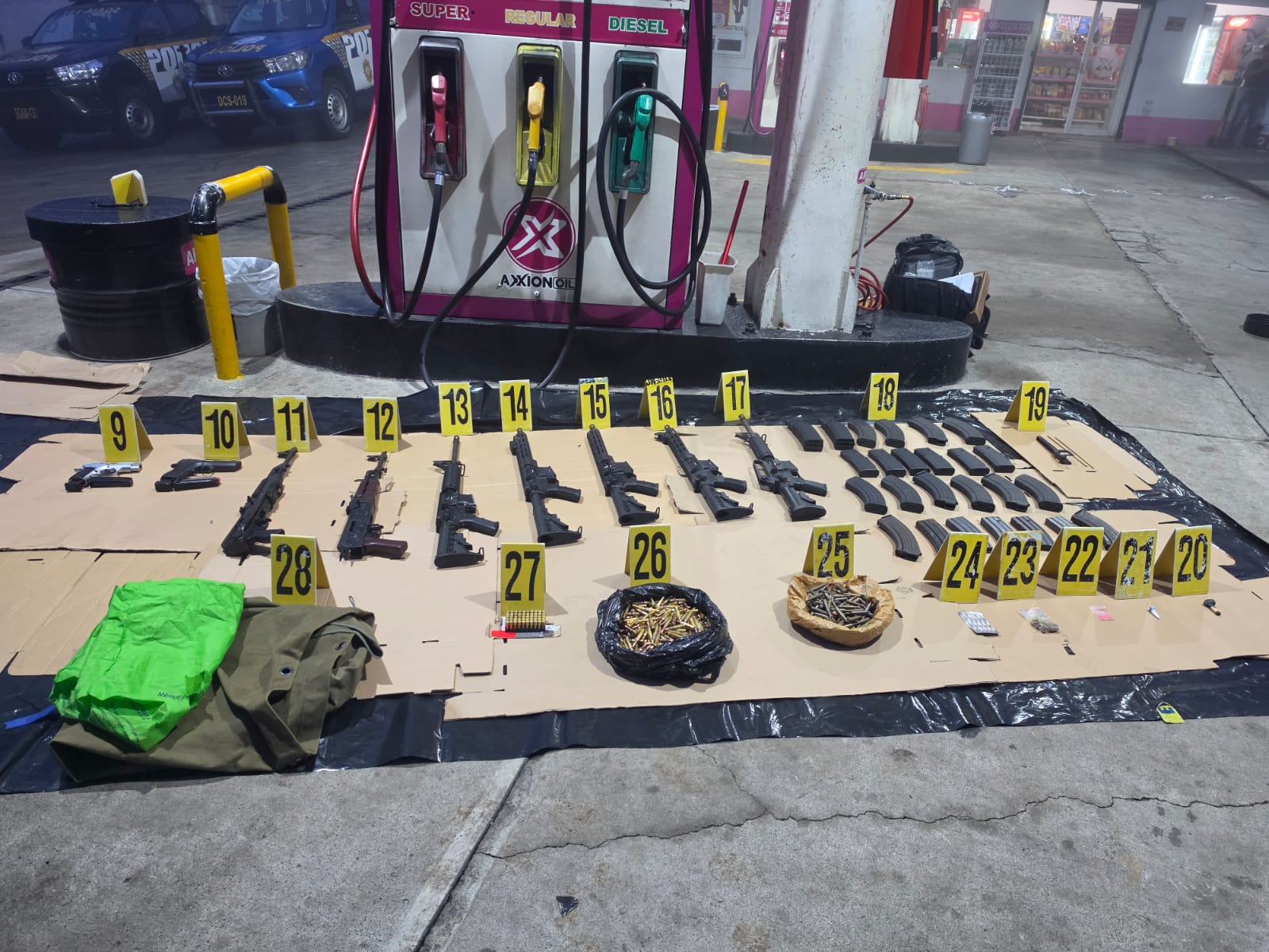 pnc-localiza-arsenal-de-nueve-armas-de-fuego-en-un-vehiculo-en-villa-canales