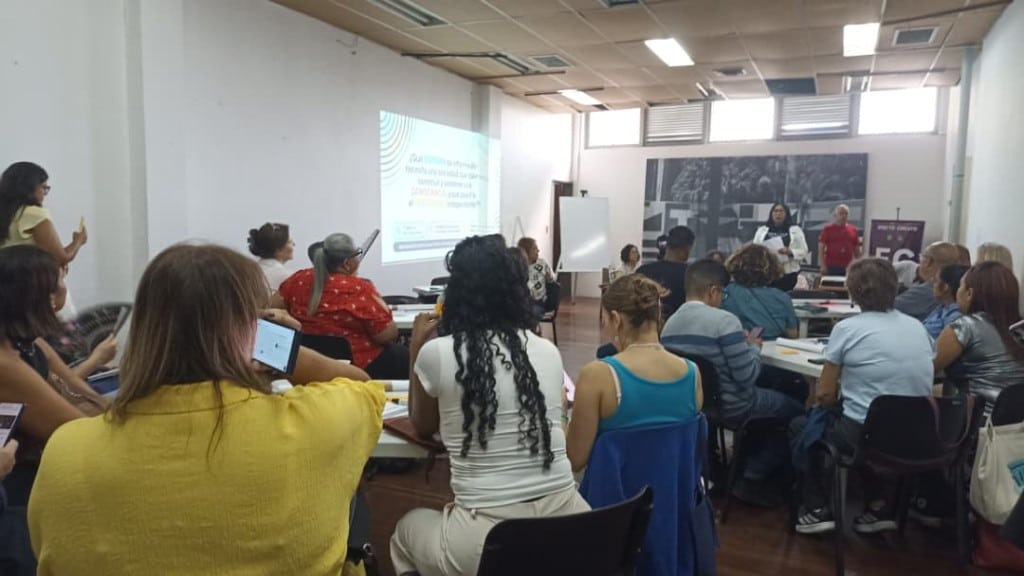 efecto-cocuyo-e-ideas-por-la-democracia-impulsan-conversatorio-sobre-el-rol-del-periodismo-en-la-transicion-democratica