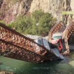 dos-volquetes-con-minerales-quedan-atrapados-tras-colapso-del-puente-pampatama-en-apurimac
