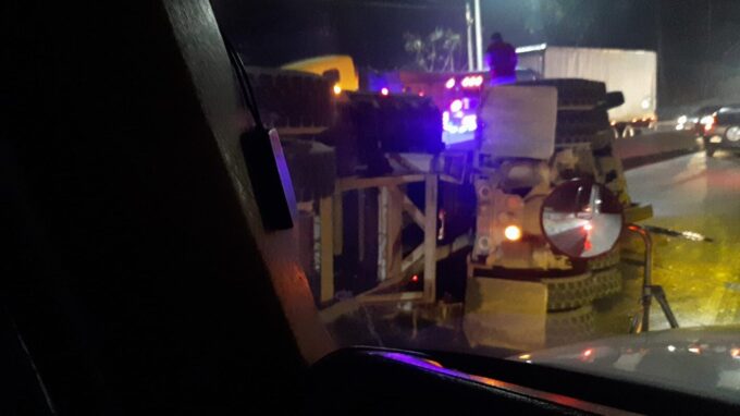 reportan-camion-volcado-y-trafico-en-el-kilometro-23-de-la-ruta-al-pacifico