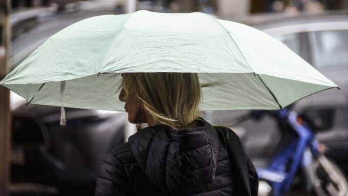 inumet-emitio-una-doble-alerta-naranja-y-amarilla-por-tormentas-para-12-departamentos