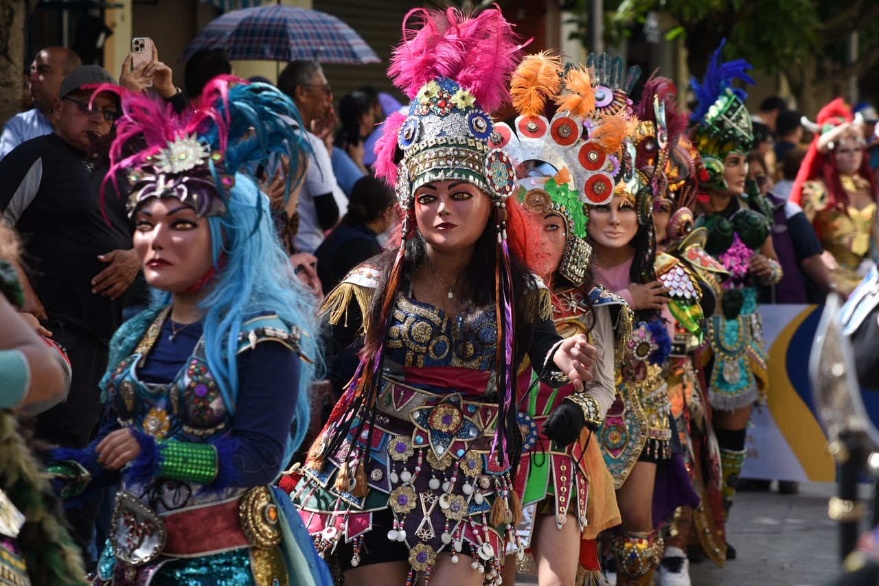 en-imagenes:-color,-musica-y-tradicion-se-apoderan-del-centro-historico-con-el-encuentro-de-conviteros-2026