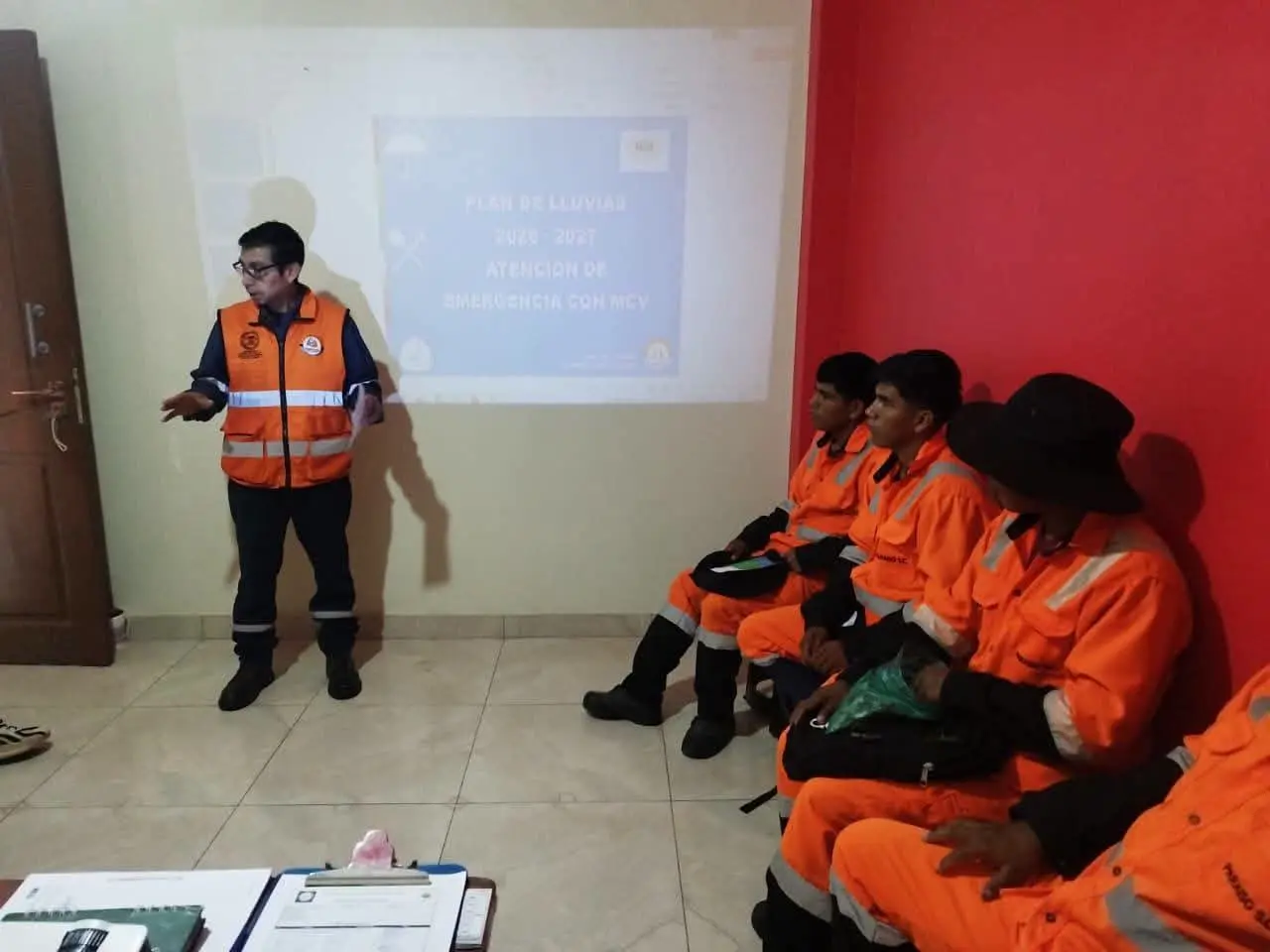 plan-de-lluvias:-trabajadores-se-capacitan-en-la-via-ichilo