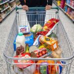e-possivel-comer-ultraprocessados-e-se-manter-saudavel?-o-que-nutricionista-diz-sobre-meu-carrinho-de-compras