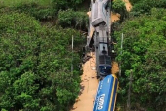 trem-com-carga-de-milho-descarrila-em-limeira,-no-interior-de-sp;-operacao-e-normalizada
