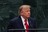 trump-muestra-un-“antes-y-despues”-de-la-sala-de-prensa-de-la-casa-blanca-con-una-piscina