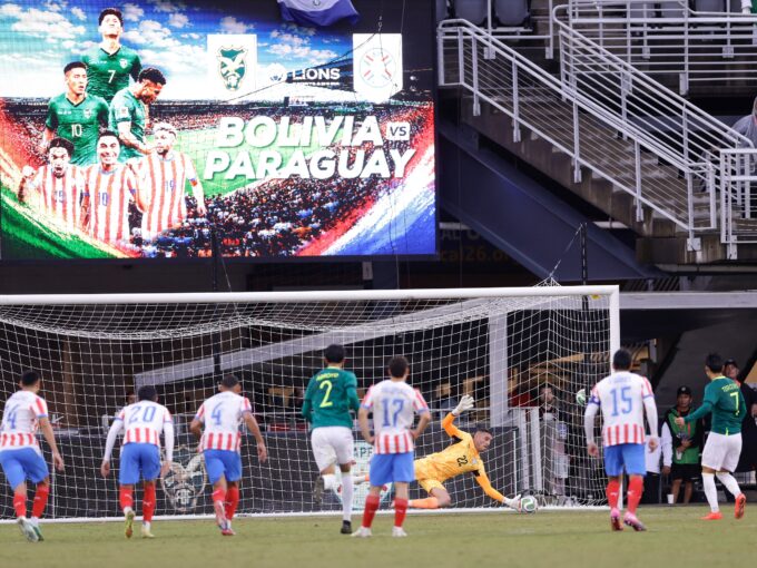 (video)-gaston-olveira-salvo-el-arco-de-la-albirro-parando-un-penal-ante-bolivia