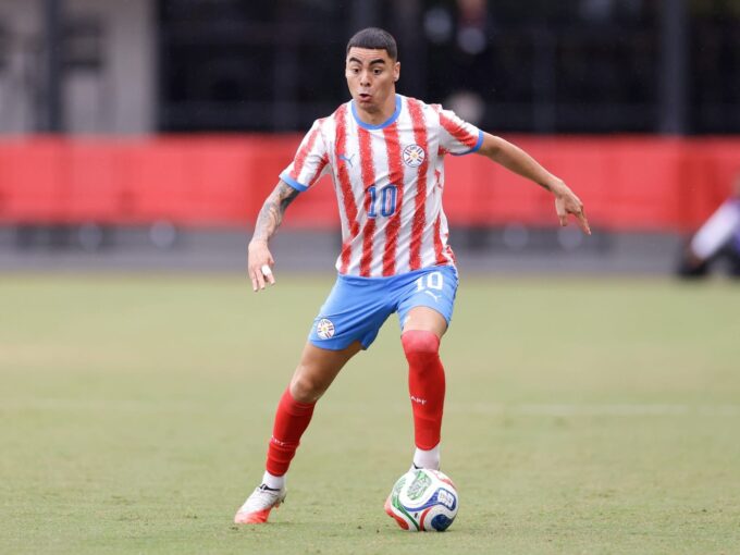 con-dos-goles-de-miguel-almiron,-la-albirro-le-gano-a-bolivia-en-eeuu.