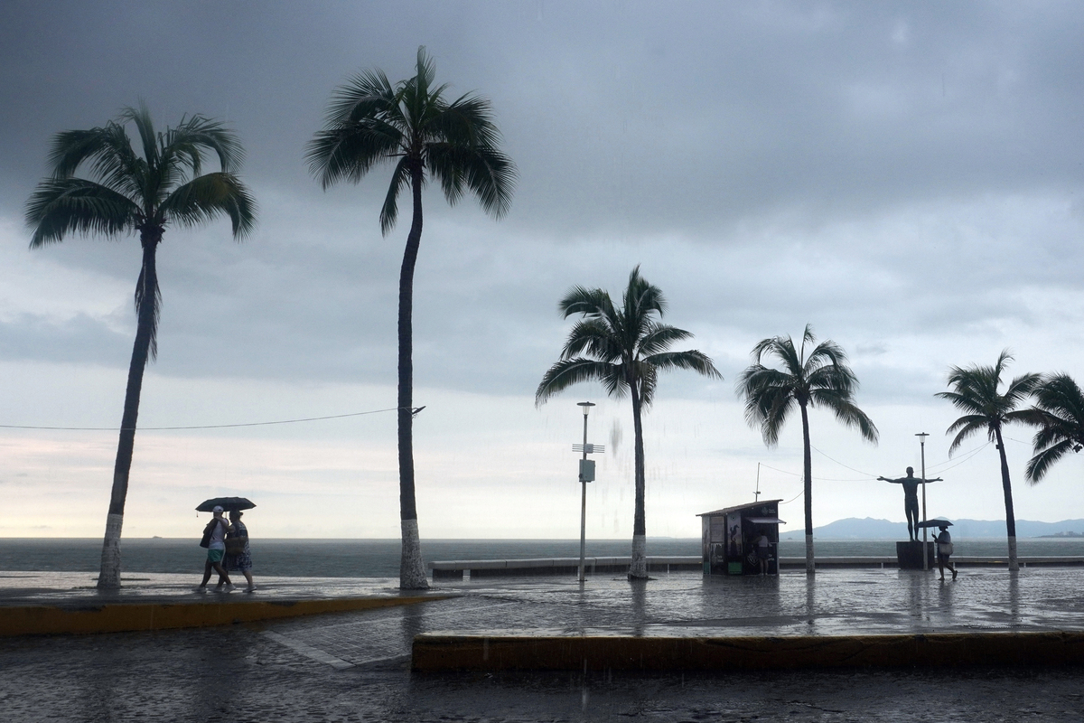 rachel-se-fortalece-frente-al-pacifico-mexicano-y-podria-convertirse-en-huracan