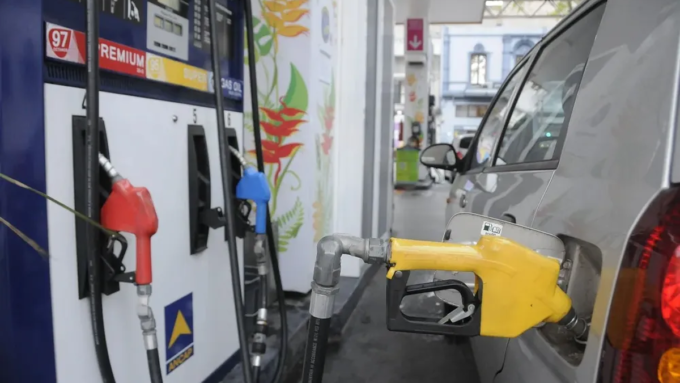 nafta-y-gasoil-para-octubre:-el-margen-de-refinacion-viene-frenando-las-subas,-pero-el-escenario-internacional-mete-presion