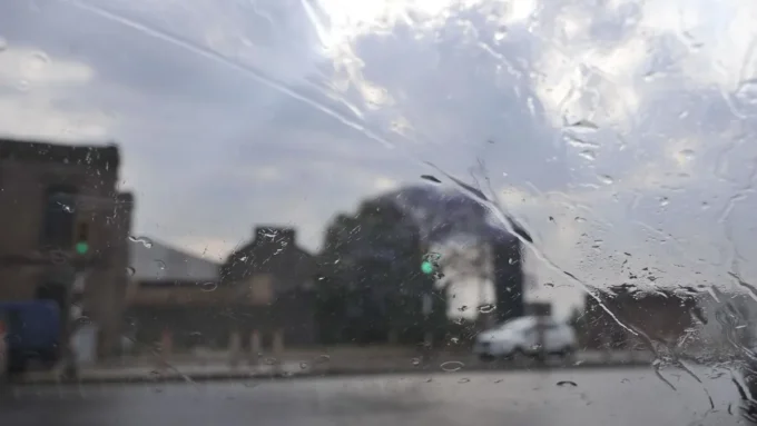 inumet-emitio-una-doble-alerta-amarilla-y-naranja-por-tormentas-fuertes:-las-localidades-afectadas