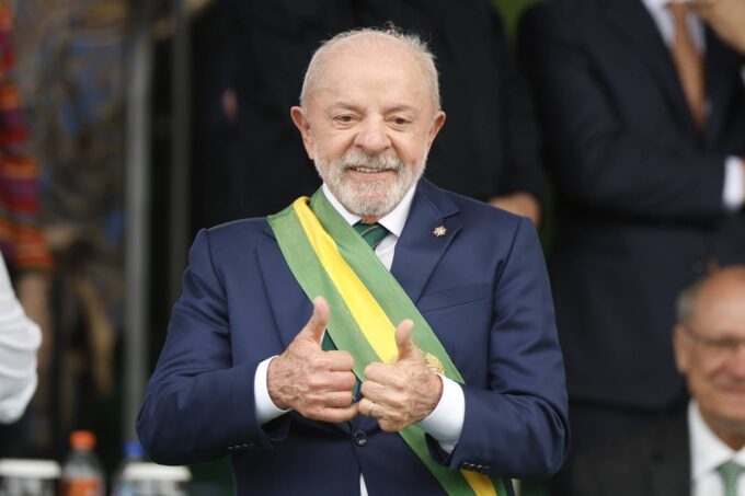 lula-mira-rejeicao-a-flavio-bolsonaro-em-campanha-no-norte,-nordeste-e-sp-na-reta-final-do-1o-turno