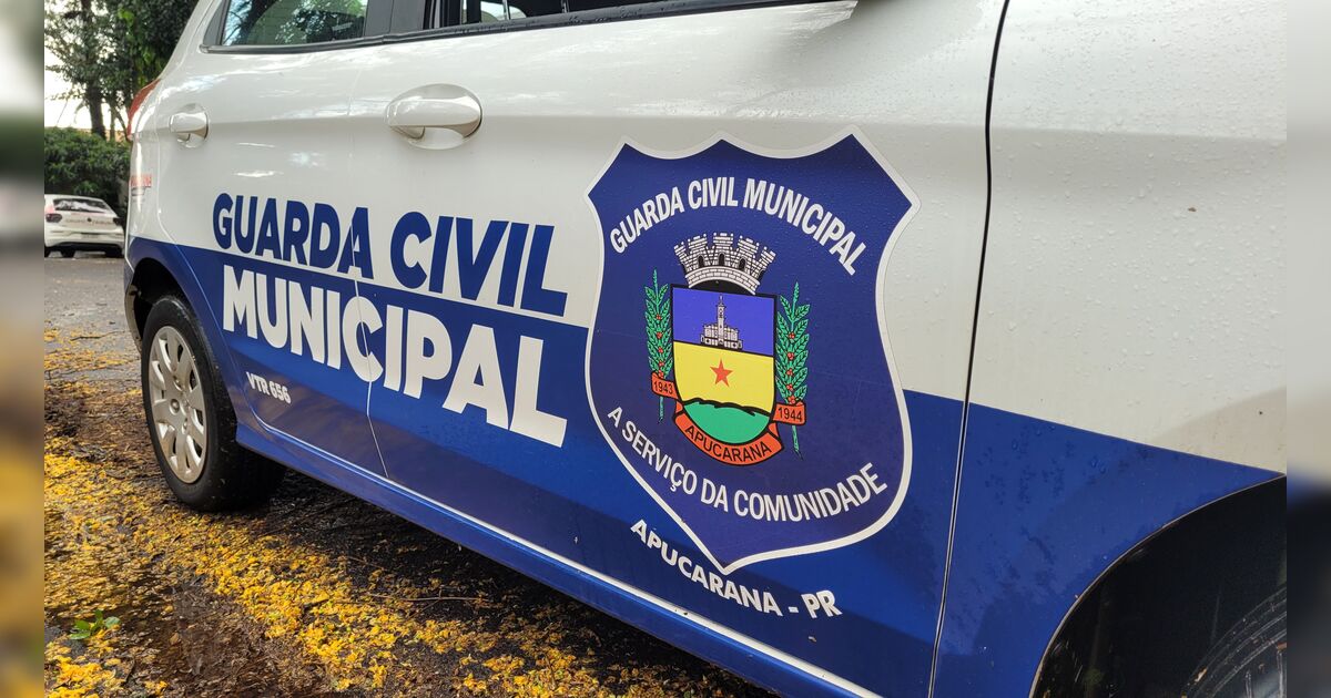 caminhao-arrasta-fiacao-e-mobiliza-agentes-de-transito-em-apucarana-(pr)