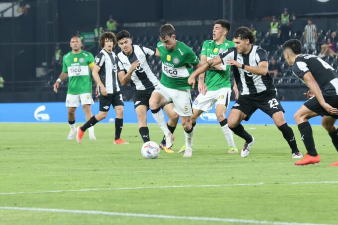 olimpia-le-gano-a-libertad-y-se-quedo-como-unico-puntero