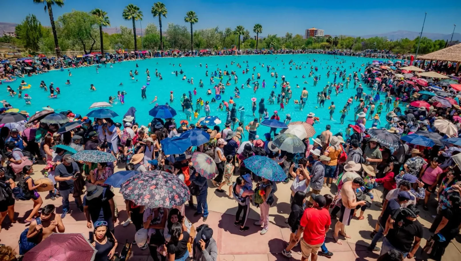 playa-turquesa-recibio-a-mas-10.000-personas-en-apertura
