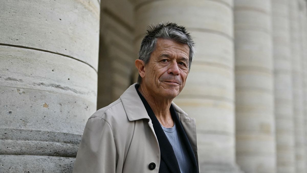 emmanuel-carrere-se-presenta-hoy-en-el-teatro-solis:-por-que-su-visita-es-uno-de-los-acontecimientos-culturales-mas-importantes-del-ano-en-uruguay