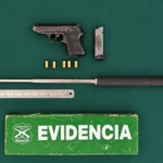 detectan-arma-de-fuego-al-interior-de-vehiculo-y-detienen-a-tres-personas-en-tierras-blancas