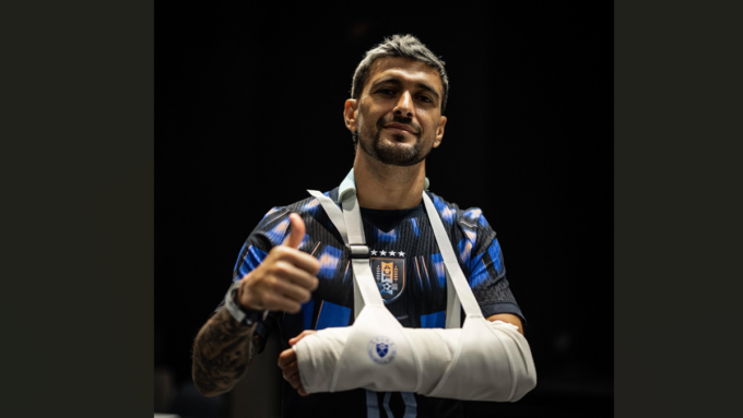la-lesion-de-giorgian-de-arrascaeta:-la-seleccion-uruguaya-emitio-su-parte-medico-oficial-y-publico-una-foto-del-volante-de-flamengo