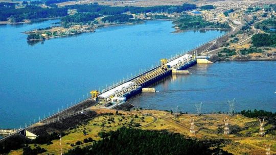 cambian-las-reglas-para-la-pesca-deportiva-aguas-abajo-de-salto-grande:-que-establece-la-nueva-norma