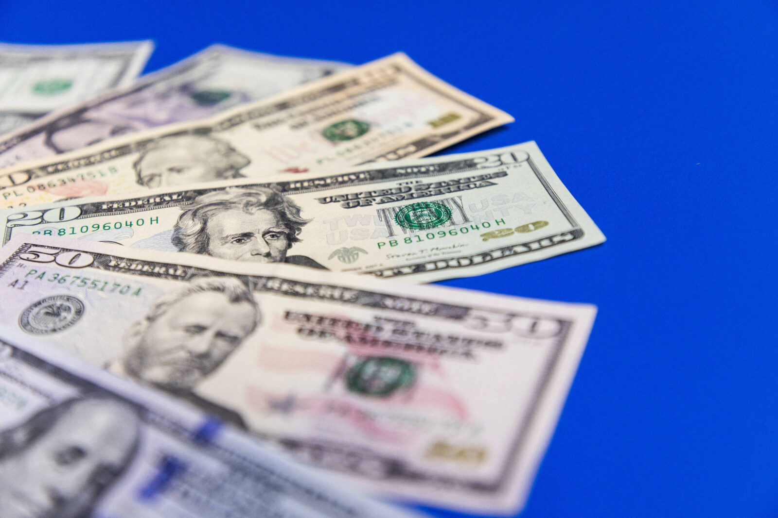 dolar-abre-em-queda-nesta-terca-apos-desemprego-apresentar-menor-indice-desde-2012