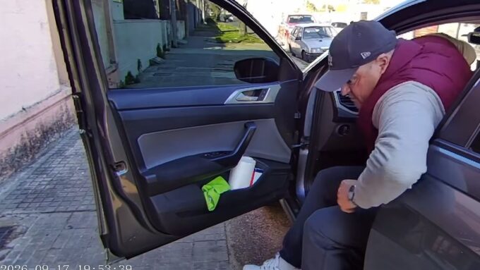 “¿esta-seguro-que-esta-diciendo-la-verdad?”:-el-video-del-allanamiento-a-la-casa-de-pablo-leiva-y-la-explicacion-que-dio-por-los-billetes-apilados