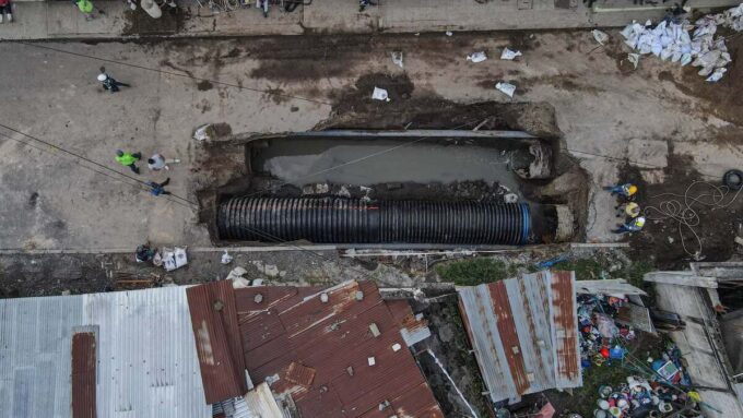 asi-avanzan-los-trabajos-para-reparar-el-tramo-afectado-por-socavones-en-pablo-vi-de-mixco