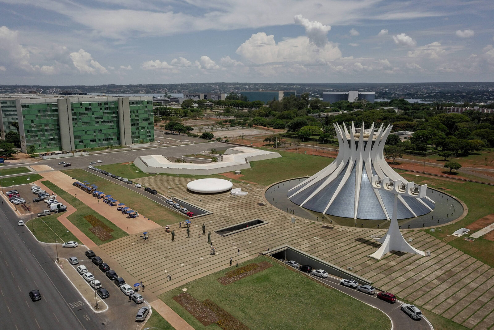 quaest:-celina-leao-lidera-disputa-ao-governo-do-df-com-39%,-e-grass-tem-23%