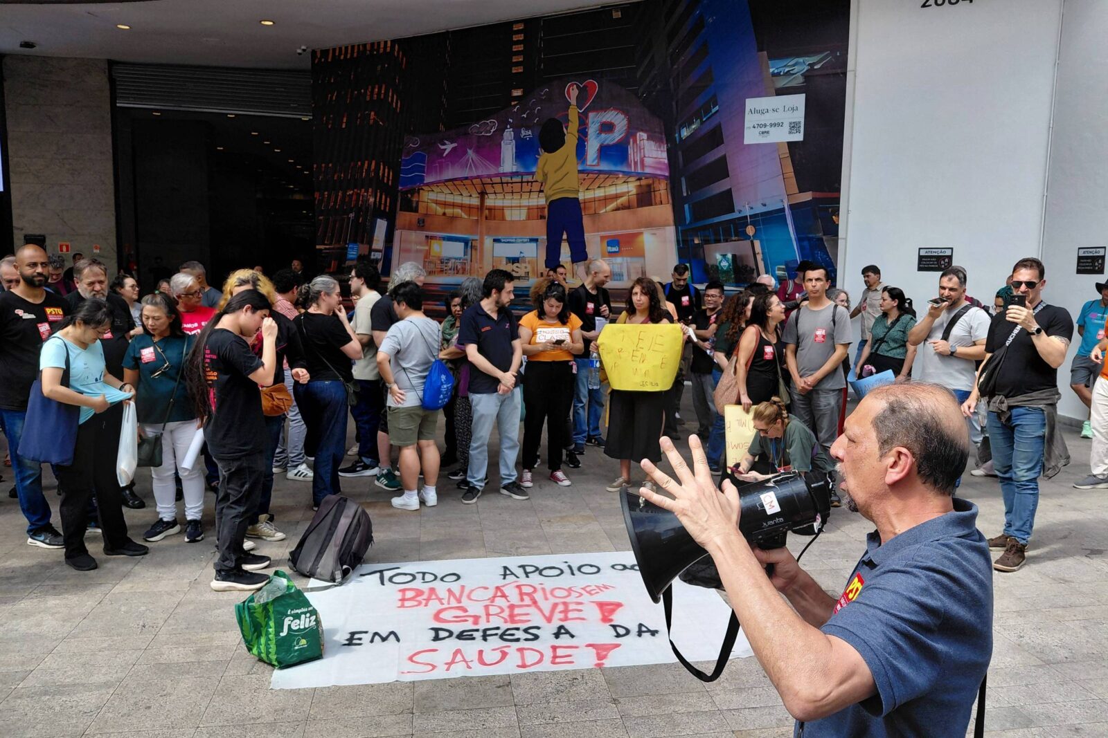 bancarios-da-caixa-fizeram-protesto-em-sao-paulo-antes-de-julgamento-no-tst