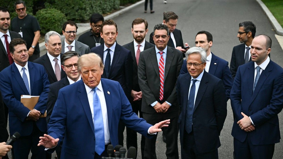 trump-y-los-lideres-tecnologicos-acuerdan-la-“autorregulacion”-de-la-ia-y-la-presentan-como-“superinteligencia”