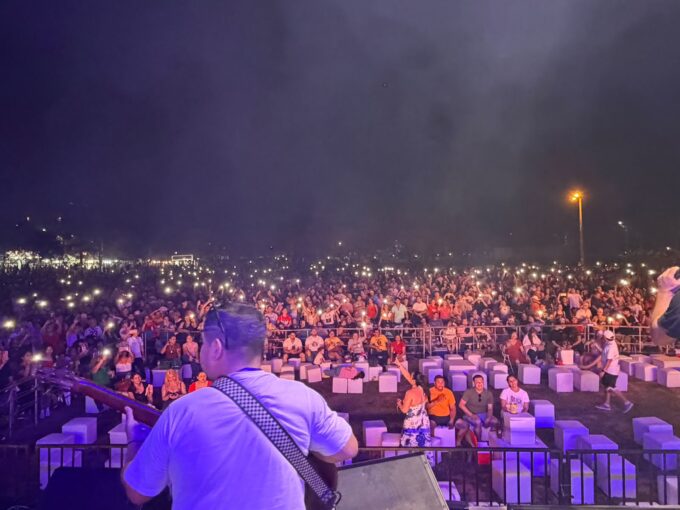mas-de-10000-entradas-vendidas-y-una-multitud-estimada-de-30.000-personas-en-el-festival-solidario-por-hugo-javier