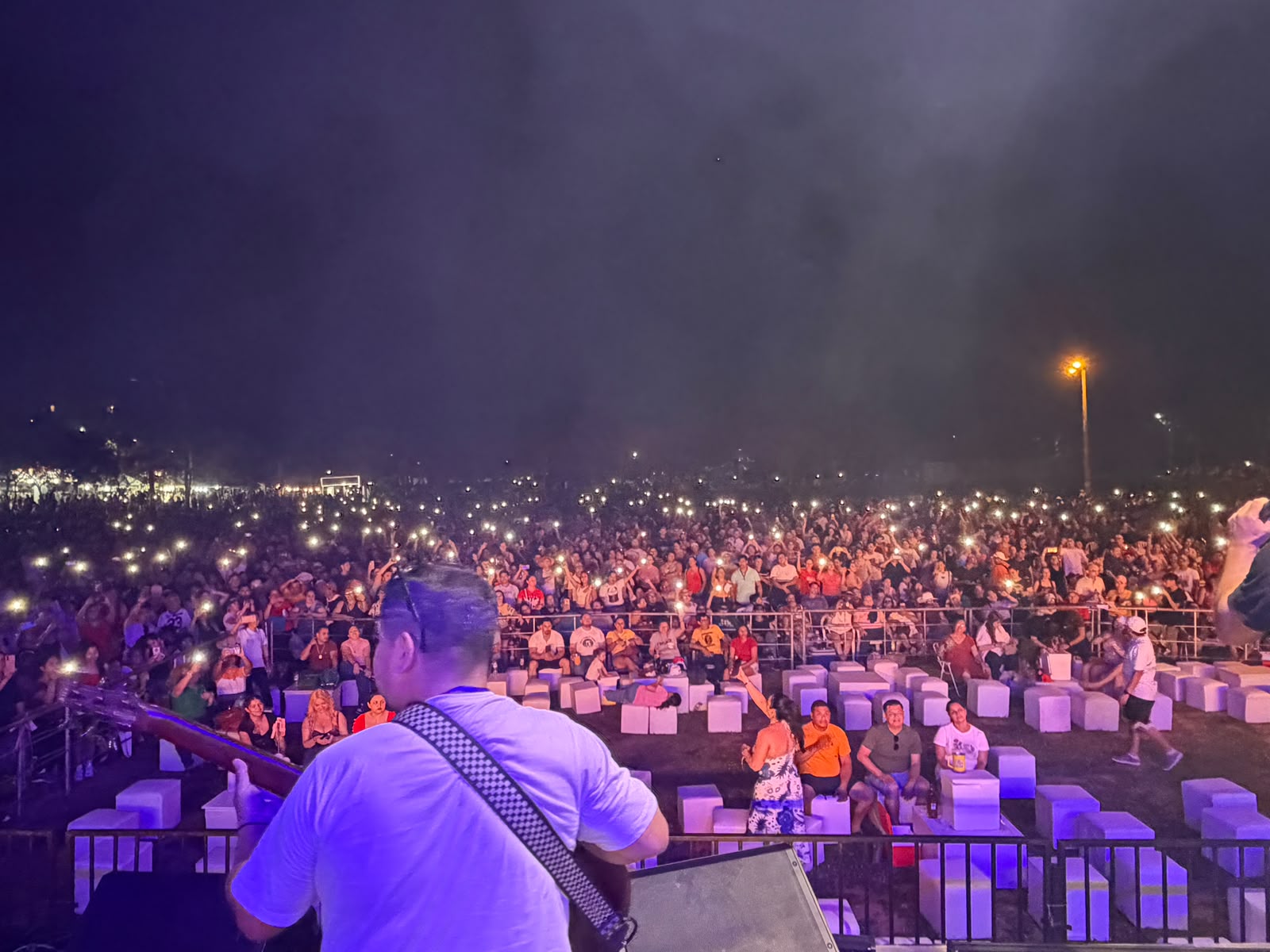 mas-de-10000-entradas-vendidas-y-una-multitud-estimada-de-30.000-personas-en-el-festival-solidario-por-hugo-javier