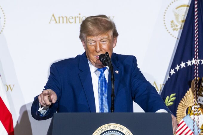 trump-recibe-autorizacion-temporal-para-deportar-migrantes-a-terceros-paises