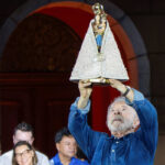 caso-nossa-senhora-faz-lula-levar-santa-ao-palanque-apos-criticar-mistura-de-politica-com-religiao