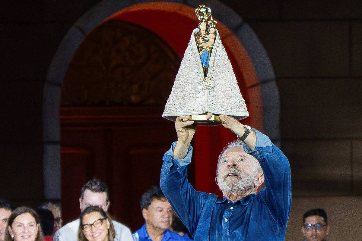 caso-nossa-senhora-faz-lula-levar-santa-ao-palanque-apos-criticar-mistura-de-politica-com-religiao
