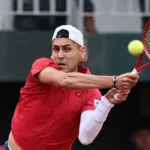 el-show-de-alejandro-tabilo:-chileno-vapuleo-a-tommy-paul-y-avanzo-a-octavos-del-atp-de-tokio