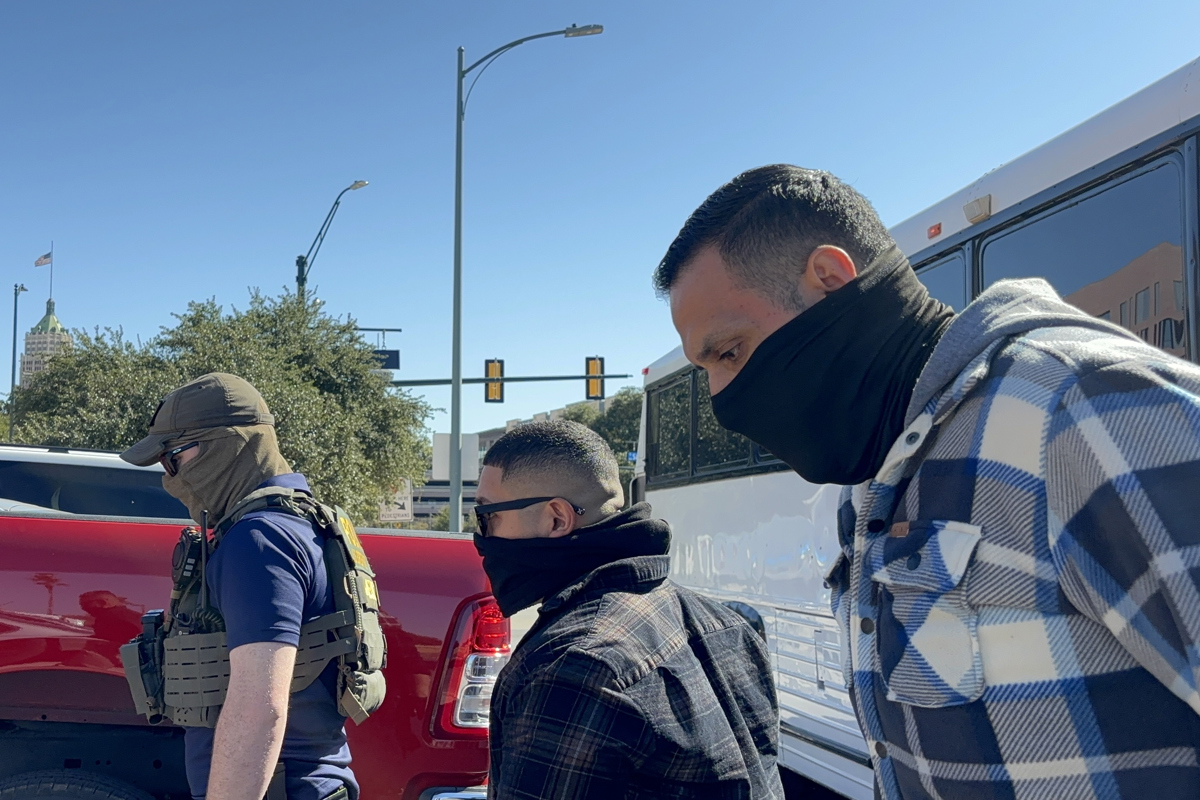 ice-planea-contratar-a-5-mil-nuevos-agentes-para-aumentar-las-detenciones-y-deportaciones-en-ee-uu.