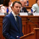 en-roumanie,-le-deuxieme-echec-du-vote-de-confiance-devant-le-parlement-agite-le-spectre-d’elections-anticipees
