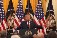 donald-trump:-eeuu-esta-“ayudando-a-los-venezolanos-a-volverse-ricos-de-nuevo”