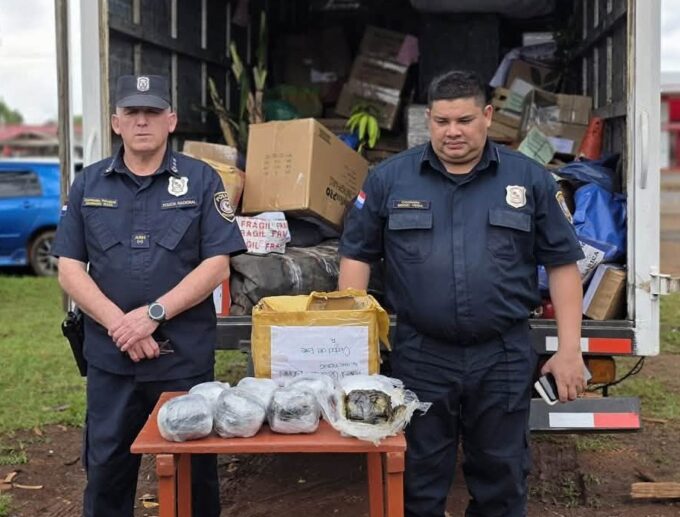 polis-revisaron-camion-de-encomiendas-y-pillaron-el-“purete”-por-un-fuerte-olor